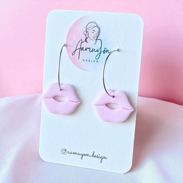 Aamuy&ouml;n Design, Pusut renkailla, Helmi&auml;isvaaleanpunainen