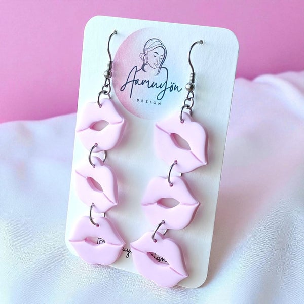 Aamuy&ouml;n Design, Triopusut koukuilla, Helmi&auml;isvaaleanpunainen