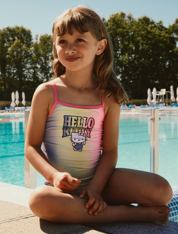 Name it, Mora Hello Kitty Uimapuku, Strawberry Moon