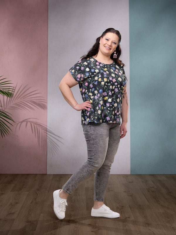 Versonpuoti, TUULI t-paita, KAHVILASSA Musta/Pastelli