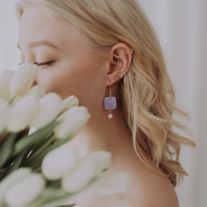 Valla, Enia korvakorut, Laventeli