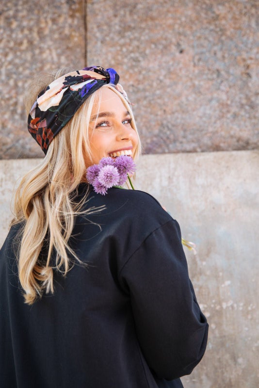 Kaiko, Square Scarf, Black Anemone